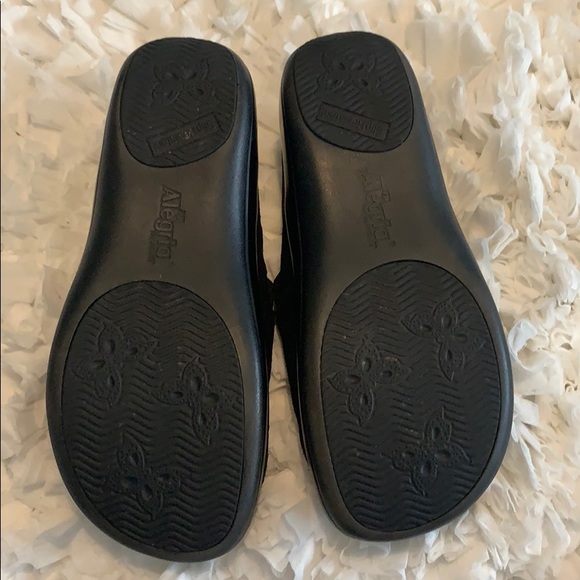 Algeria Slip On - Picture 7 of 7